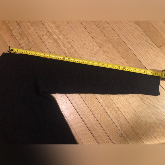 Crewneck 100%wool sweater.Slight signs of wear no damage. Dark brown size M - Picture 6 of 7